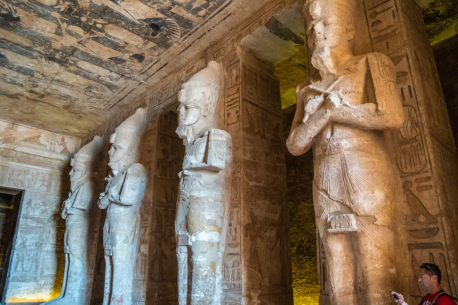 Большой зал храма Рамзеса II