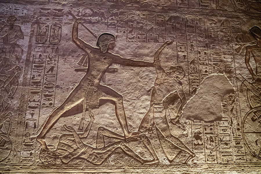 Молодой фараон сокрушает врагов. Храм Рамзеса II