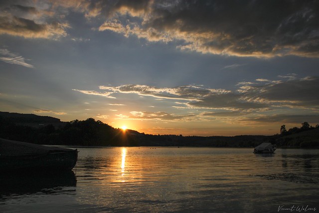 Sunset on Gruyères Lake