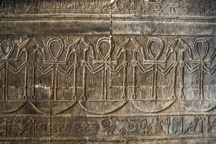 Уникальное изображение джеда и анкха, встречающееся только в Храме Гора