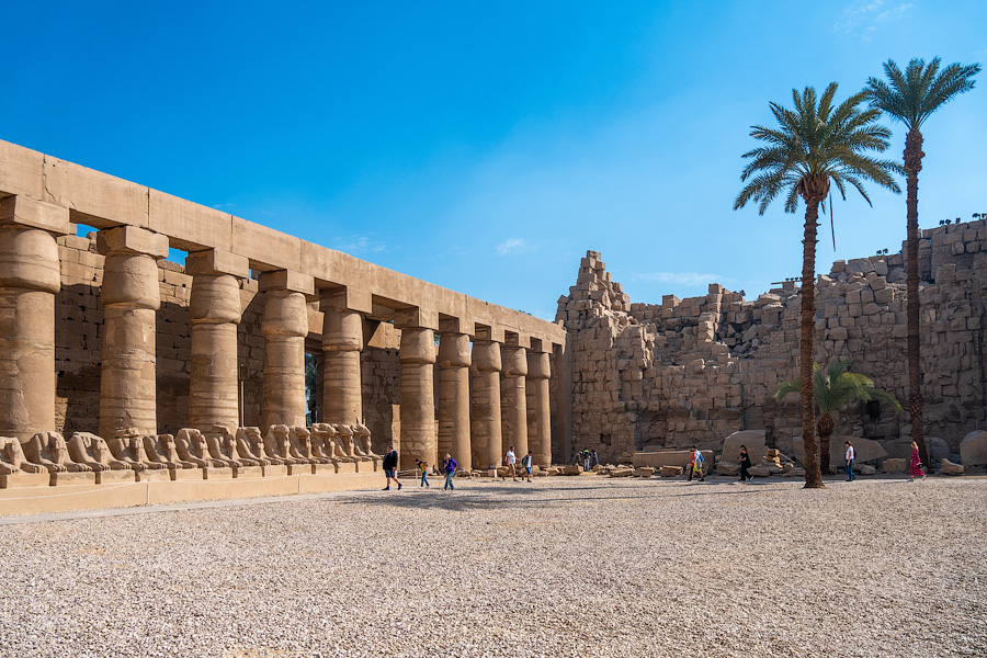Большой двор. Храм Карнак, Египет