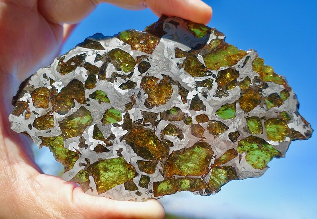 The beautiful “Tibet” pallasite from outer space