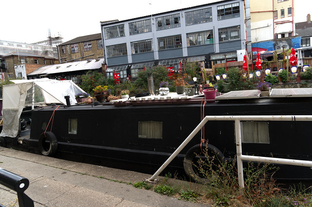 DSC_6217 Regent's Canal Towpath Shoreditch Hoxton London Kingsland Basin Houseboat Barges
