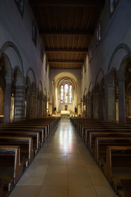 Basilique Saint Willibrord, Echternach : Vue intérieure de la Nef