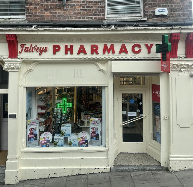 Falveys Pharmacy, Sráid an Droichid, Corcaigh