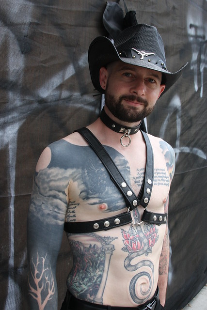 WOW ! HANDSOME HUNK & his INCREDIBLE TATS !  ~ DORE ALLEY FAIR 2022 ! ~ photographed by ADDA DADA !  (safe photo )