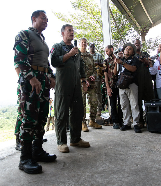 USINDOPACOM Commander and Commander of Indonesian National Armed Forces observe Super Garuda Shield