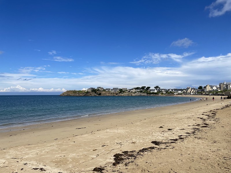 Am schönen Strand von Minihic