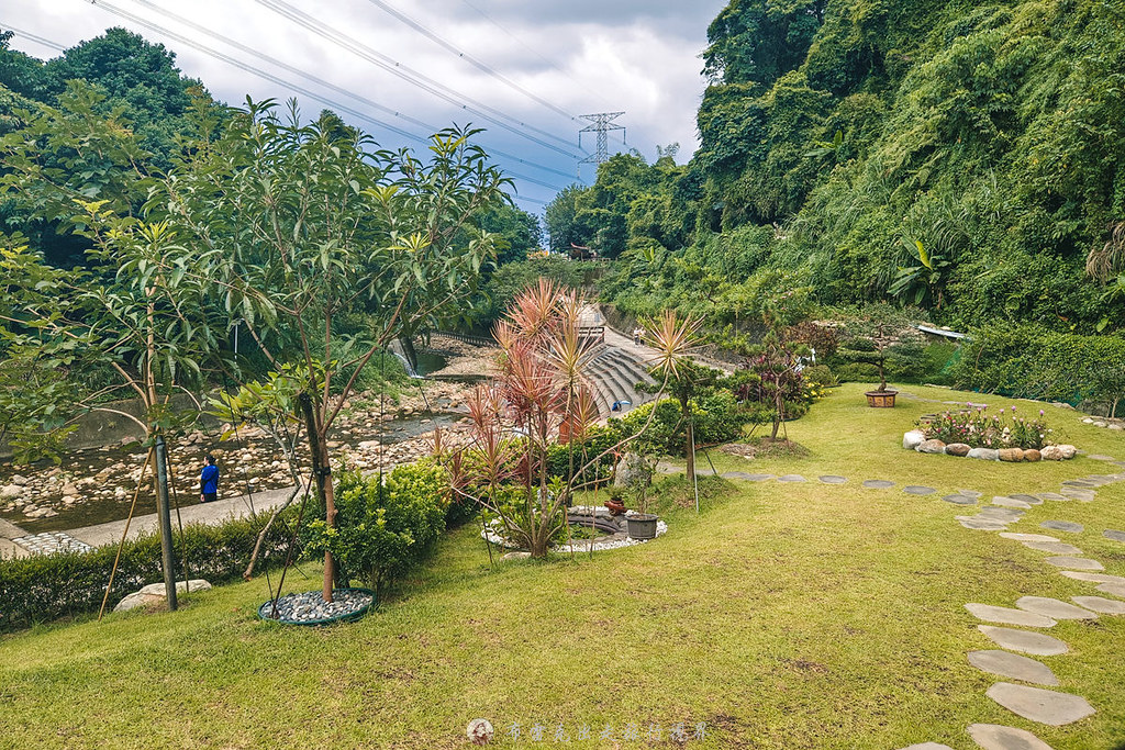 龍潭千層瀑布,千層瀑布 龍潭,桃園 溪水 秘境,布雷克出走,龍潭鹿點咖啡,桃園千層瀑布,鹿點咖啡,鹿點咖啡千瀑店 評論,千層瀑布,千層瀑布 相片,鹿點咖啡千瀑店,桃園秘境咖啡 @布雷克的出走旅行視界