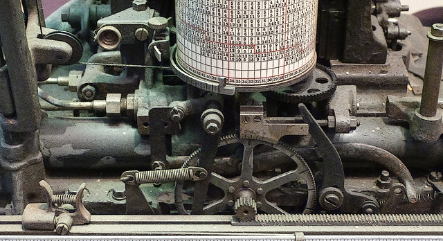 A21699 / arion press shows its vintage apparatus