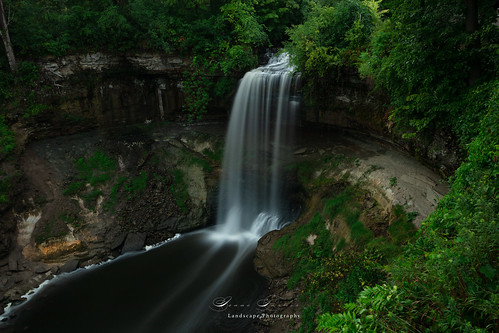 water waterfall waterfalls minnesota plants edge nature natural world north america usa united states midwest landscapes free falling cliff forest tree canon eos 5ds wednesday sigma 2470mm f28 os dg hsm art outdoors perspective
