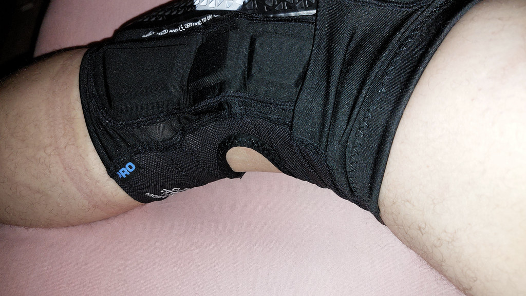Leatt AirFlex Pro knee pad