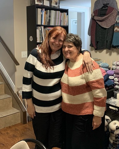 Angie (KnittinGrapeVines) and Diane (boujeeknits) are twinning in their Super Simple Summer Sweaters by Joji Locatelli!