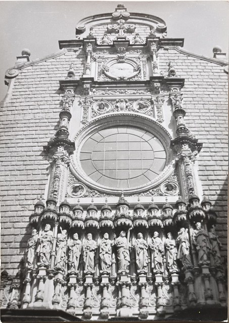 Façana de l'església del monestir de Montserrat