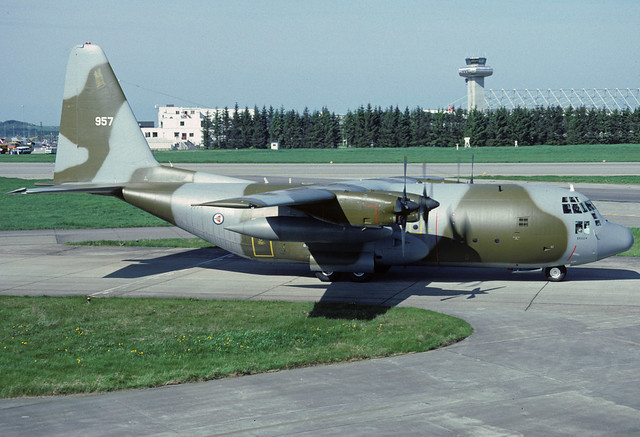 C-130H 957 - RNorAF unmarked 870530 Sola 1001