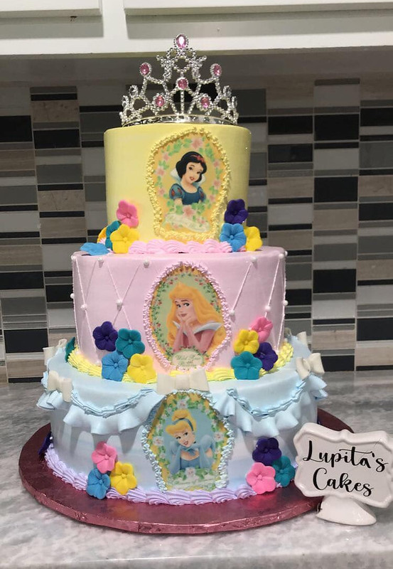 Cake by La Casa Del Pastel