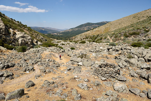 Berrocosa by Paulo Etxeberria, Bajando por la Garganta Berrocosa.berrocosa navalonguilla gredos sierradegredos paisaia paisaje land