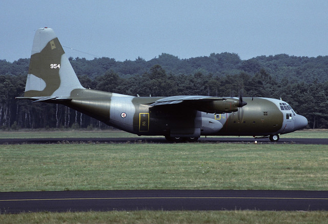 C-130H 954 - RNorAF unmarked 860814 Soesterberg 1001