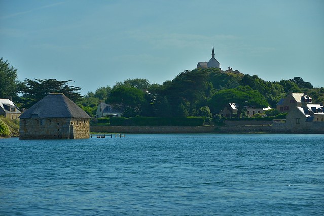 Bréhat, le moulin à marée et la chapelle Saint Michel