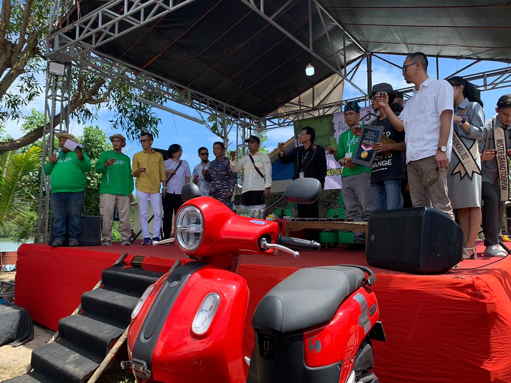 Main Dealer Yamaha PT. Thamrin Brothers Ambil Bagian Dalam Pemecahan Rekor MURI Minum Teh Mangrove Terbanyak