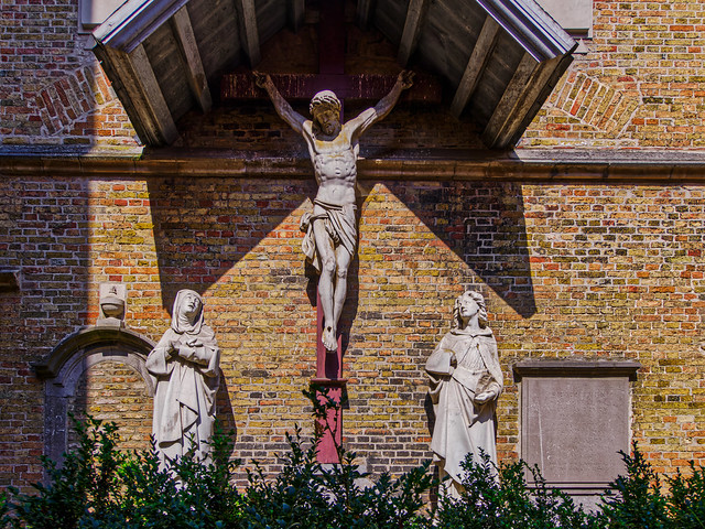 Carved Figures - St Jame's Church (Bruges) (OM-1 & Olympus 9-18mm Wide Zoom)