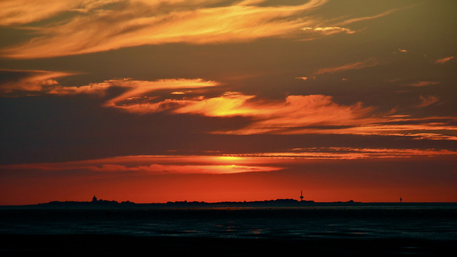 Sonnenuntergang  über dem  Wattenmeer vor Cuxhaven