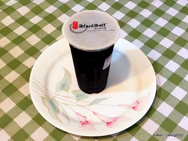 (南港美食)「黑丸嫩仙草台北南港店」(Grass jelly drink at sweeten store), Nangang, Taipei, Taiwan, Aug 14, 2022.