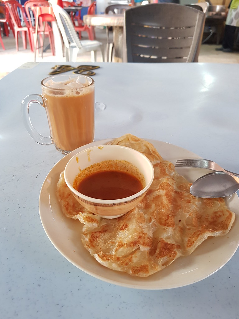馬來煎餅 Roti Canai rm$1.30 & 馬來奶茶 Teh Tarik rm$2 @ Warung Pok Wei Roti Canai in Kampung Sungai Karang Pantai, Kuantan