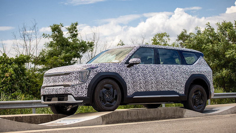 Kia EV9 realiza últimos ensaios técnicos antes da estreia