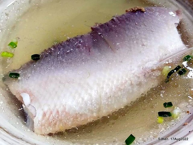 「潭味台南虱目魚」松山店(Milkfish soup & oyster braised pork on rice & fried tofu at Taiwan dishes restaurant, Taipei, Taiwan, SJKen, Aug 17, 2022.