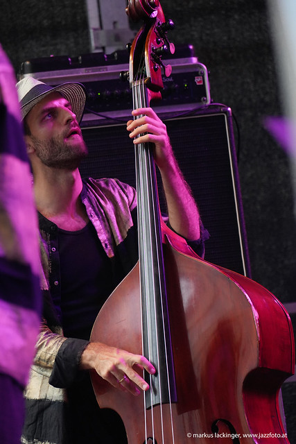 Lukas Kranzelbinder: bass, gimbri