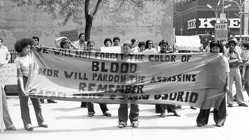 1978 June CruzOsoriodemofedbuildingwith Xochitl banner