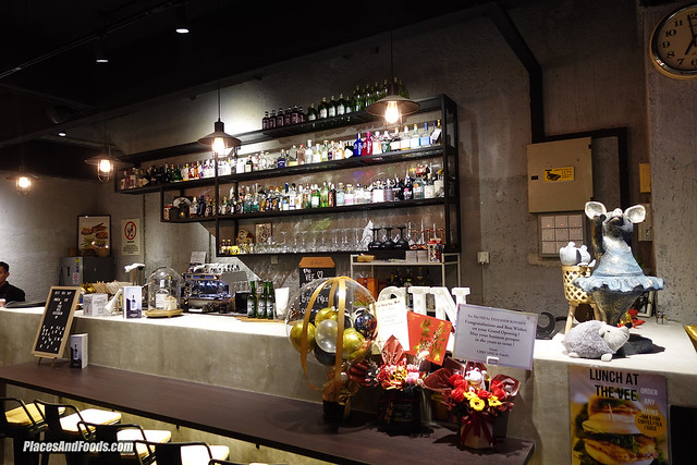 the vee by teochew kitchen gin bar