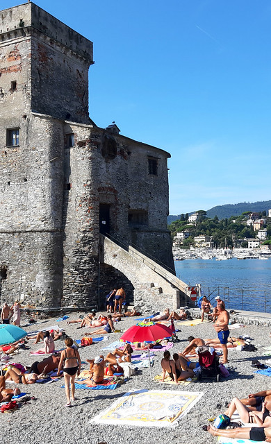 Spiaggia e Castello a Rapallo, 2022 0826