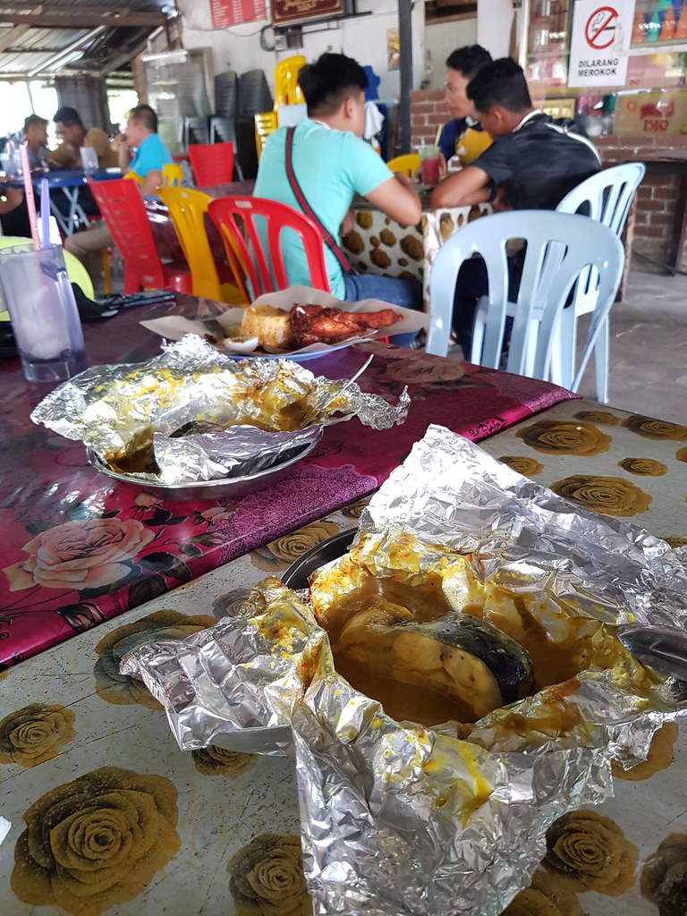 發酵榴槤巴丁魚 Paih Ikan Patin Tempoyak rm$8 @ Nasi kukus Warisan Keluarga  in Balok, Pahang