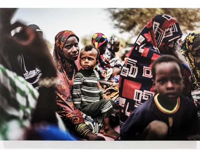 mujeres y niños aldea Abala region Tillabéri Níger fotógrafo Juan Luis Rod Exposición Las Tres fronteras en Casa Africa Las Palmas de Gran Canaria