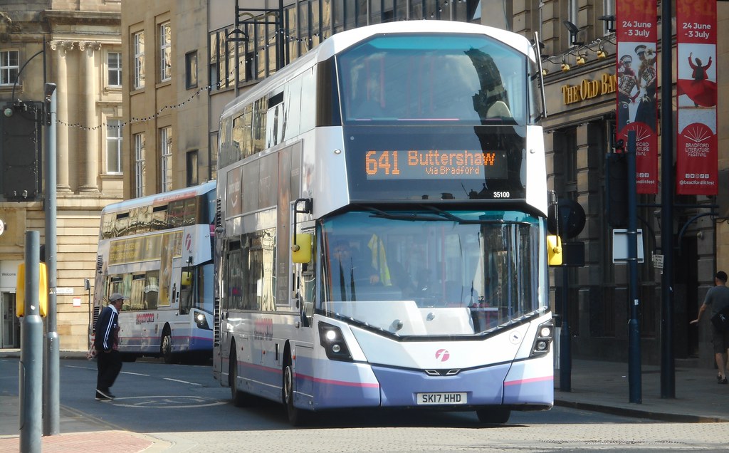SK17 HHD Wright Streetdeck First Bradford 35100 Bradford | Flickr