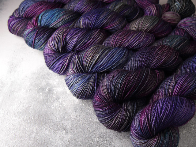 Favourite Sock – hand-dyed superwash merino wool yarn 4 ply/fingering 100g – ‘Moondance’