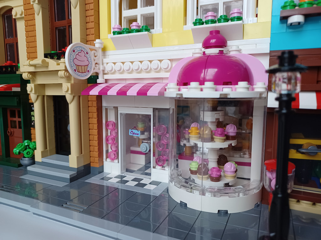 Lego Cupcakery storefront