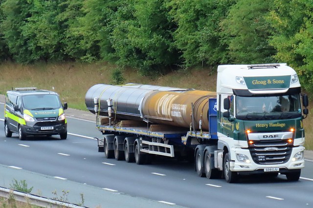 Gloag & Sons, DAF-XF (SO19GJU) With Escorting Vehicle, On The A1M Northbound 25/8/22