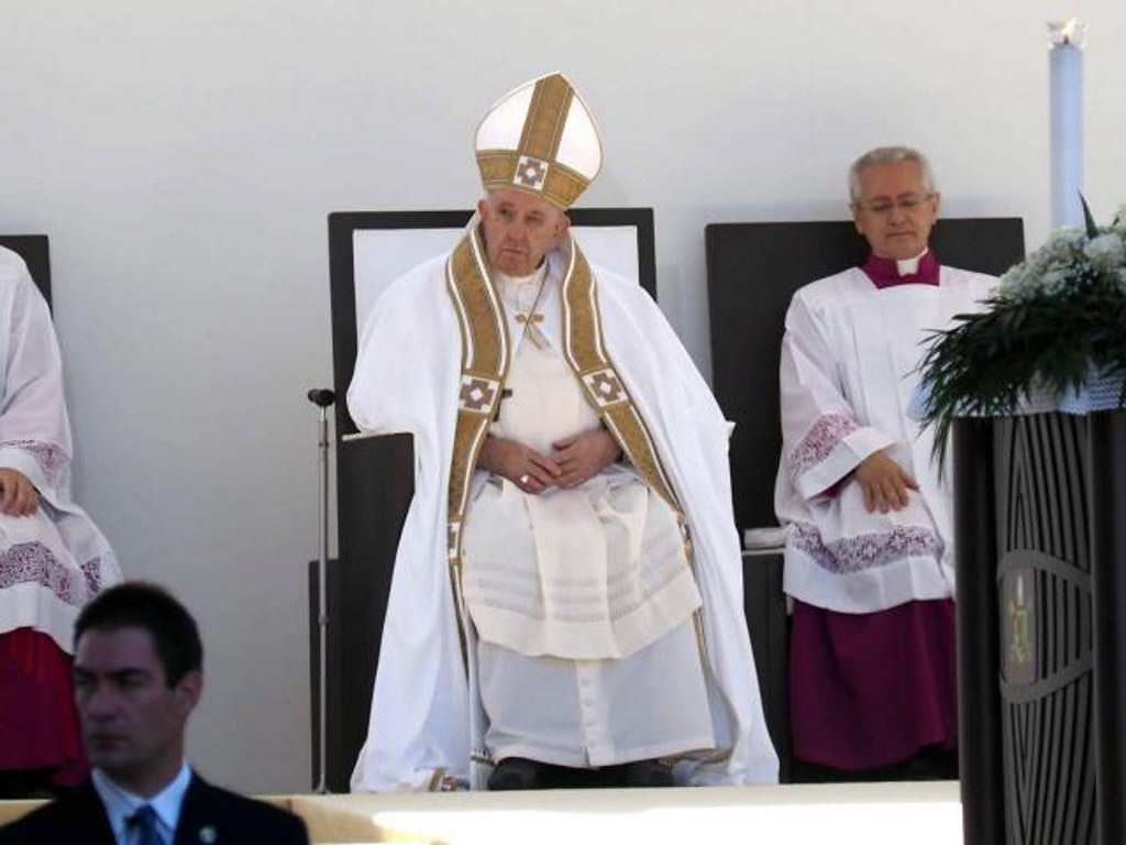 FOTOGRAFÍA. ROMA (ITALIA), 28.08.2022. El papa Francisco durante su visita a L'Aquila. Para visitar con seguridad la Catedral. Efe (3)