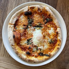 Margherita with egg