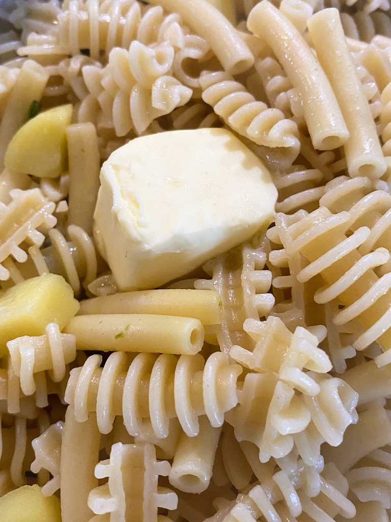 Spaghetti mit Zucchini und Tomatensauce | Nudeln mit Butter … | Flickr