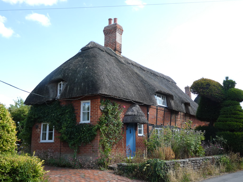 Thatched cottage in Old Basing, Basingstoke
