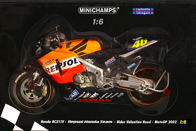 Honda RC211V Repsol Honda Team Valentino Rossi MotoGP 2002 (c) Bernard Egger :: rumoto images 5225