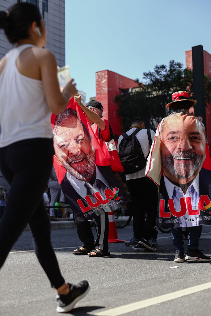 "Toalhaço" do Lula na Avenida Paulista