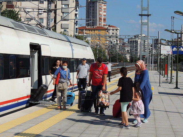'Letting the genie out of the bottle' (passengers disembark from a Turkish Railways HT65000 Class 'Fast Train' unit, Söğütlüçeşme, Istanbul)
