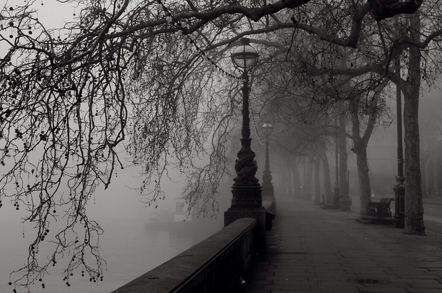 early morning fog on EMbankment near Temple tube station