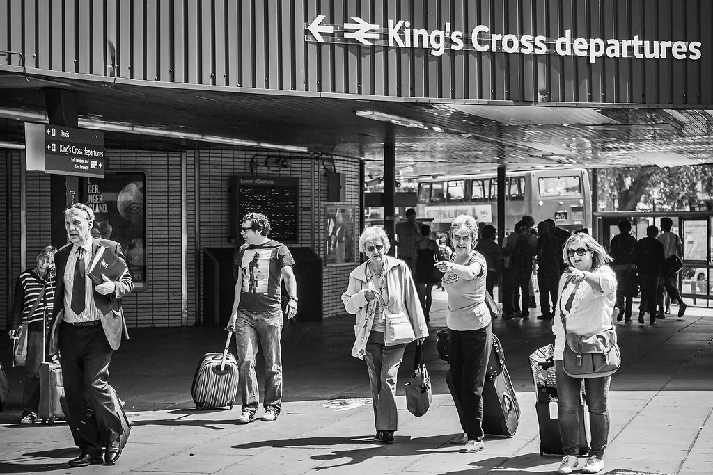 20220830_F0001: Travellers in front of King's Cross