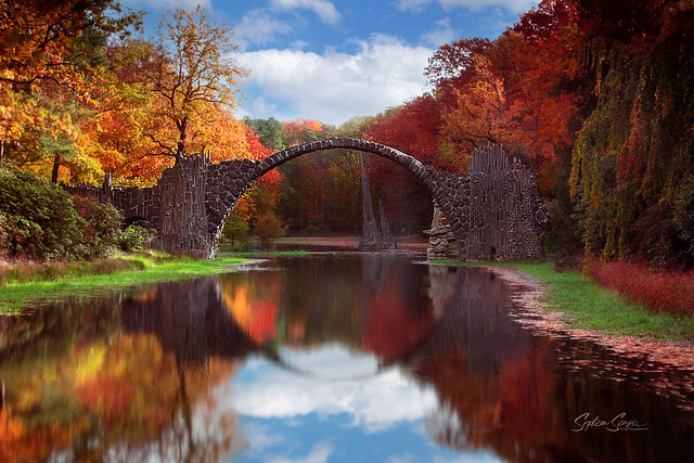 Die Rakotzbrücke im Herbst